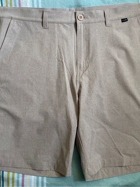 Travis Mathew - Tan Khaki Golf / Casual Shorts